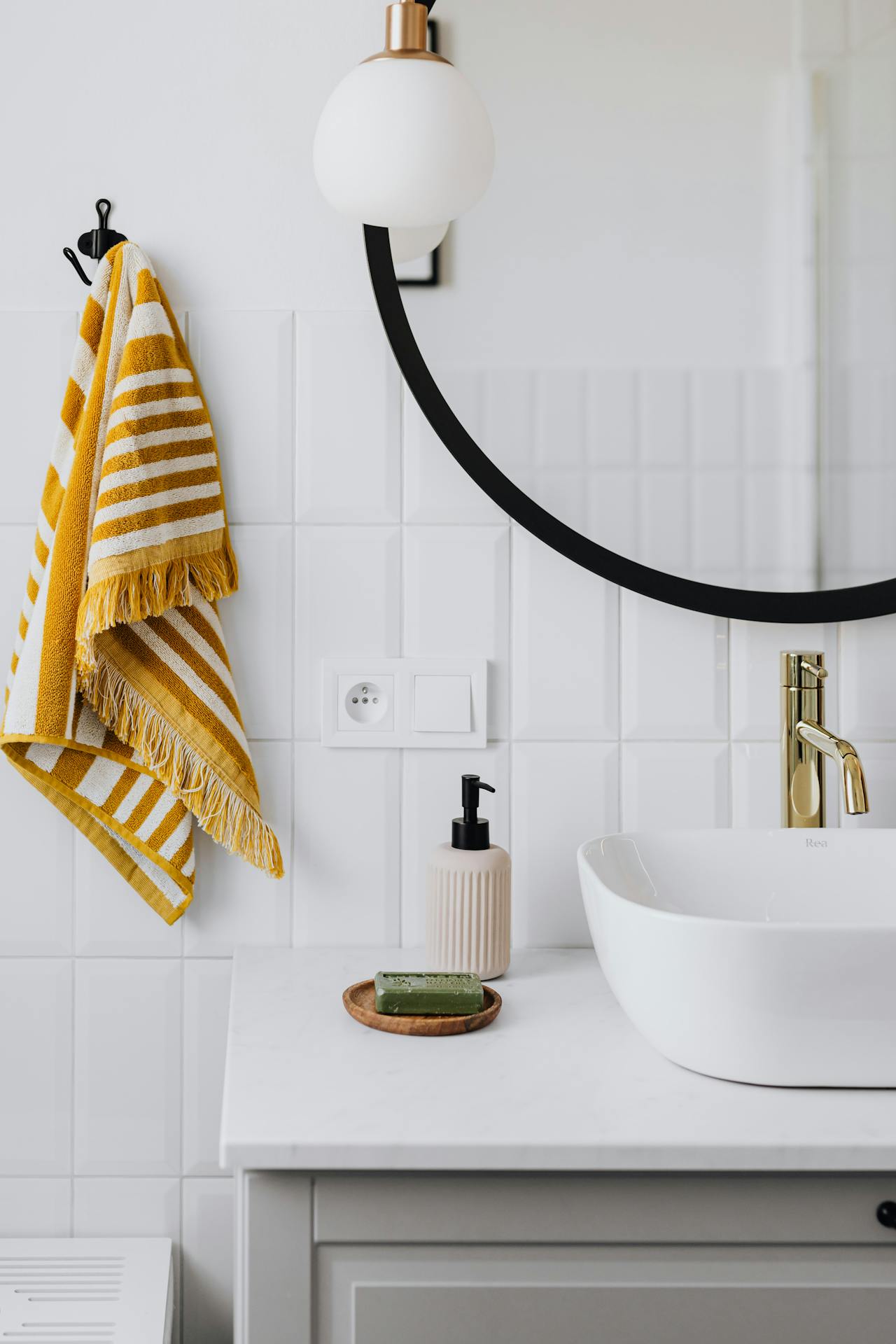 Grout-Restoration-Guy-Bathroom-Tile-Cleaning